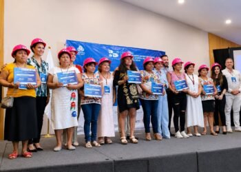 CASCOS ROSAS: Impulsan en Cancún participación de mujeres en gestión del agua