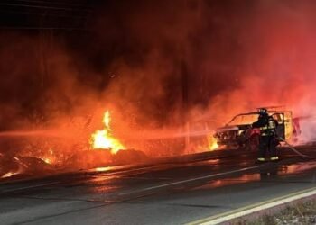 Se incendia vehículo con combustible en carretera 307 4 Se incendia vehículo con combustible en carretera 307