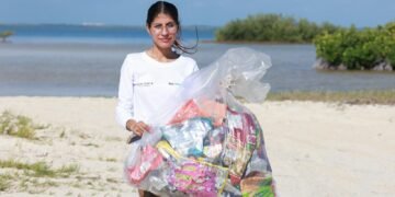 Isla Mujeres realiza Mega Brigada de Limpieza en Isla Blanca