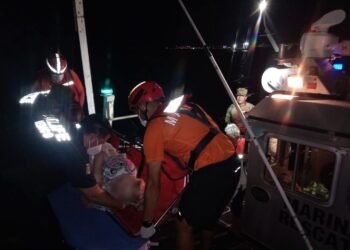 CRUCERO TURÍSTICO: Evacúa Marina a mujer extranjera frente a Isla Mujeres