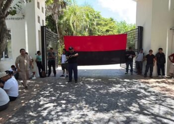 CONFLICTO LABORAL: Mantienen huelga y toma del hotel Kore en Tulum
