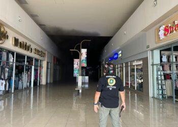 Cierran temporalmente Mi Plaza Héroes tras incendio de una tienda de ropa