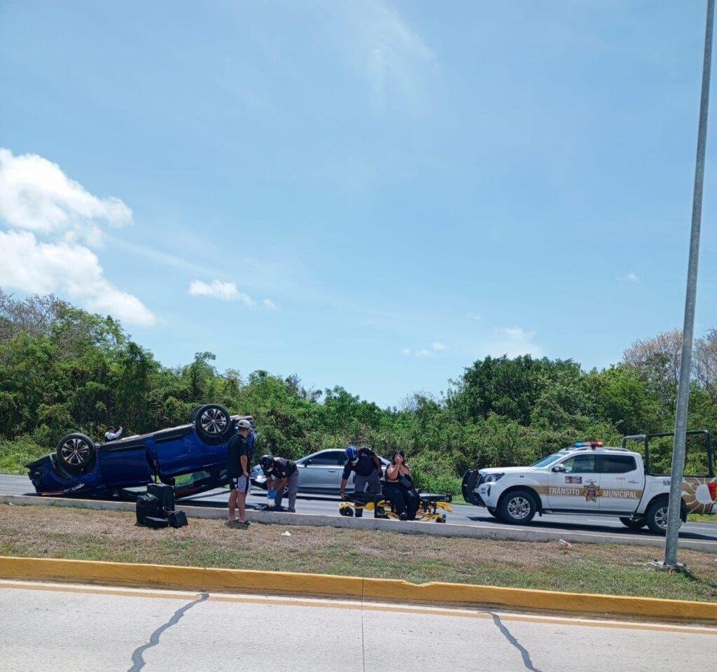 Dejan dos volcaduras tres lesionados en Cancún 2 WhatsApp Image 2026 05 20 at 12.58.42 PM 1