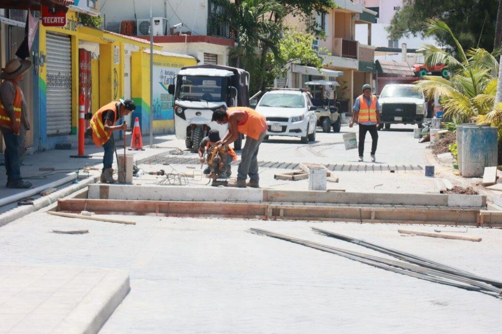 ISLA MUJERES: Avanza segunda etapa de modernización de la avenida Rueda Medina 2 WhatsApp Image 2026 05 20 at 2.57.21 PM