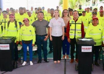 Entregan 120 nuevos contenedores de basura en Isla Mujeres 1 Entregan 120 nuevos contenedores de basura en Isla Mujeres