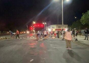 Levantan bloqueo tras restauración de energía en Playa del Carmen 2 Levantan bloqueo tras restauración de energía en Playa del Carmen