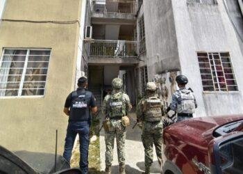 Detienen a dos y aseguran narcóticos tras cateo en Residencial Turquesa 5 Detienen a dos y aseguran narcóticos tras cateo en Residencial Turquesa