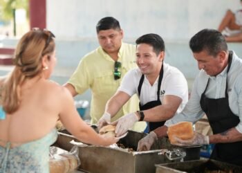 COZUMEL: Reúnen Renán Sánchez y “Chepe” Contreras a familias en verbena en Miraflores 1 COZUMEL: Reúnen Renán Sánchez y “Chepe” Contreras a familias en verbena en Miraflores