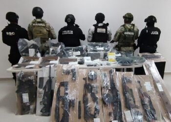 Aseguran arsenal, drogas y equipo táctico durante cateo en Felipe Carrillo Puerto