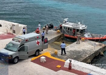Rescata Marina a pasajera de velero en costas de Cozumel 1 Rescata Marina a pasajera de velero en costas de Cozumel