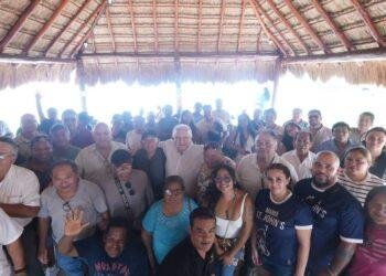 PUERTO JUÁREZ: Se reúne «Rafa» Marín con pescadores