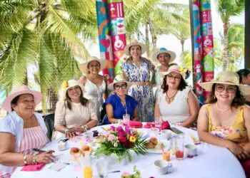 Se lleva a cabo el tradicional Desayuno del Sombrero en Isla Mujeres