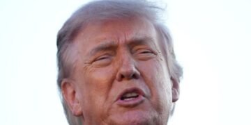 Anuncia Trump desplome petrolero e inflación récord en Estados Unidos