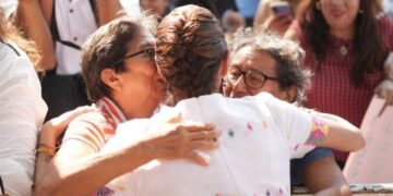 Sheinbaum eleva el valor social del cuidado: Pensión histórica para madres