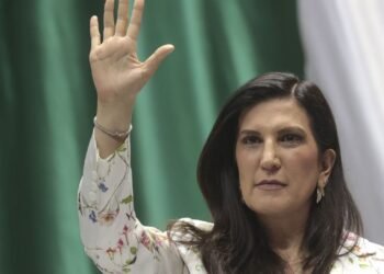 Kenia López Rabadán revela camiones foráneos en marcha de Morena contra Campos
