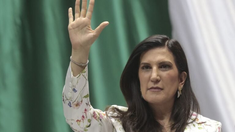 Kenia López Rabadán revela camiones foráneos en marcha de Morena contra Campos