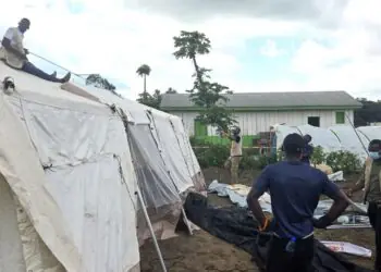 OMS intensifica alerta global por brote de ébola sin vacuna conocida