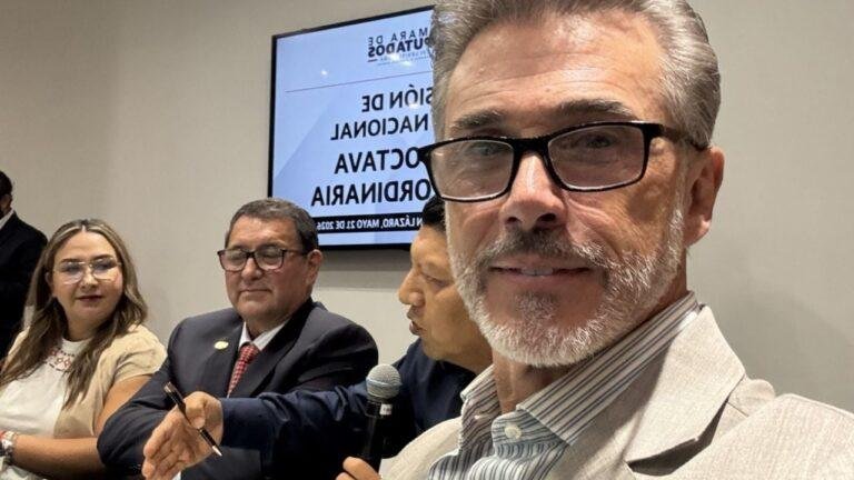 Legislador Mayer: su renuncia política y la persistencia en bancada