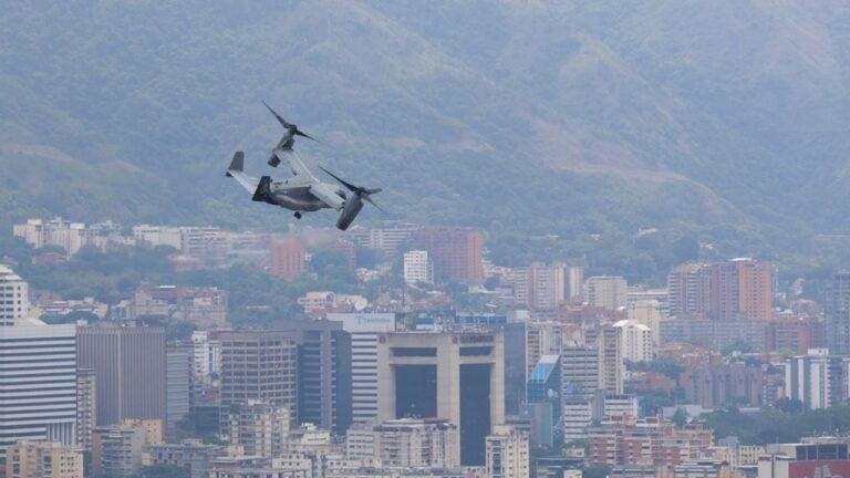 Aeronaves de EE. UU. desafían soberanía en simulacro aéreo en Caracas