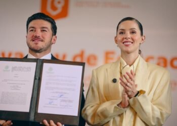 Morena expone desvíos millonarios a despachos del gobernador de Nuevo León