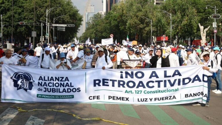 Colapso de pensiones: jubilados escalan protesta ante el Mundial