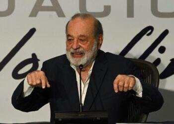 Slim valida blindaje anti-inflacionario de Sheinbaum en gasolinas