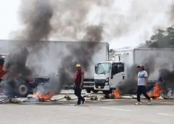 Magisterio de Oaxaca acusa a Morena de represión con grupos de choque