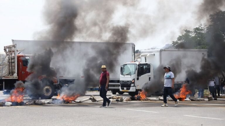 CNTE suspende diálogo por agresión con disparos en bloqueo de Oaxaca