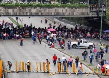 Segob urge diálogo tras colapso vial por CNTE en Circuito Interior