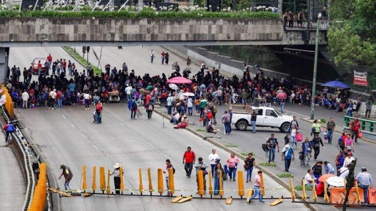 Segob urge diálogo tras colapso vial por CNTE en Circuito Interior