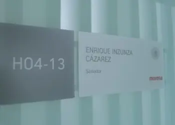 Inzunza retorna a funciones legislativas tras 10 horas de polémica licencia