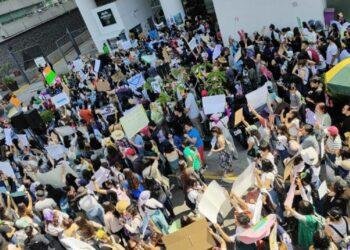 “MAHAHUAL NO SE VENDE”: Protestan ambientalistas frente a Semarnat contra proyecto Perfect Day