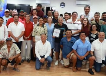 Rinden homenaje al primer entrenador de Caguameros de Isla Mujeres