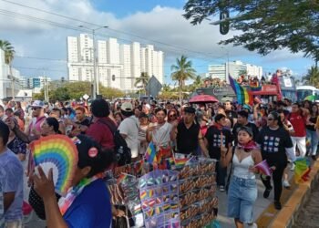 Más de 200 participantes en primera marcha del orgullo LGBTQ+ 1 Más de 200 participantes en primera marcha del orgullo LGBTQ+