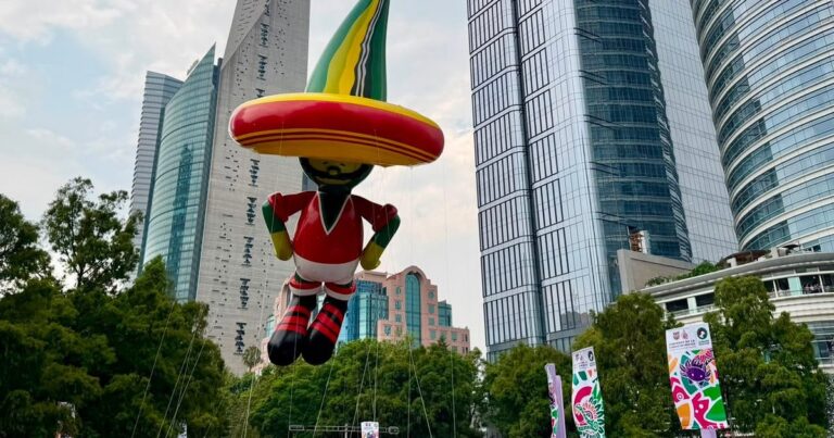 México 2026: Reforma se viste de Mundial con catrinas y Maradona