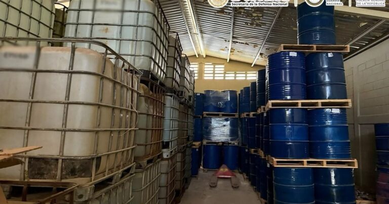 México asesta golpe multimillonario al narco con metanfetamina líquida