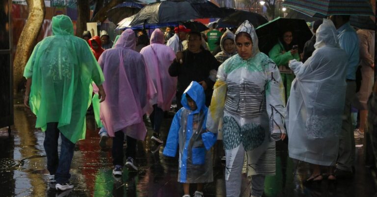 Alerta roja por lluvias fuertes y granizo impacta siete alcaldías CDMX