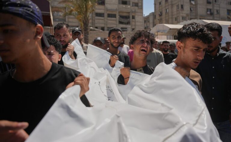Ocho palestinos fallecen en Gaza tras bombardeos israelíes a campamentos