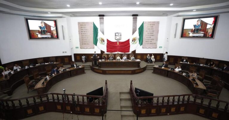 Coahuila bloquea reintegro de diputado amparado; acusan desacato