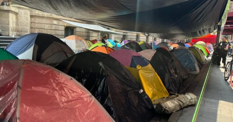CNTE: Repliegue de campamento tensiona paro magisterial en CDMX
