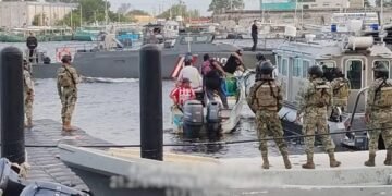 PESCA ILEGAL: Asegura Marina embarcación con equipo de buceo frente a Progreso