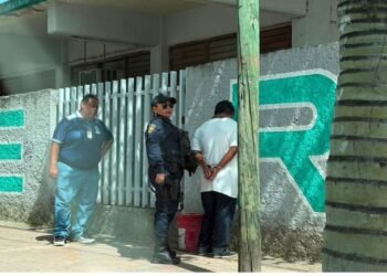 Arrestan a sujeto por actos obscenos frente a preparatoria en Chetumal