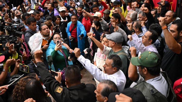 La CNTE decide en asamblea el destino del plantón a horas del Mundial