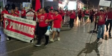 MARCHAS EN CANCÚN: Se suman maestros de QR a paro nacional de la CNTE
