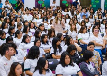 Anuncia Mara mil nuevas becas STEM para niñas y jóvenes