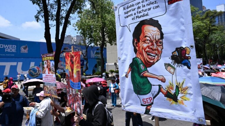 Mario Delgado defiende ante la CNTE mejoras laborales históricas en la SEP