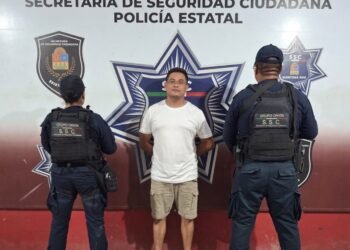 Detienen a hombre que conducía camioneta robada en Cancún