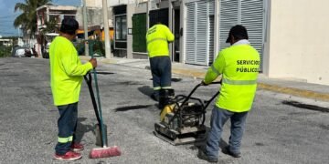 Refuerzan trabajos de bacheo en Isla Mujeres