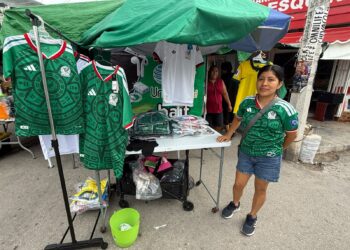Tianguistas de Cancún esperan aumentar hasta 30% sus ventas durante la Copa del Mundo