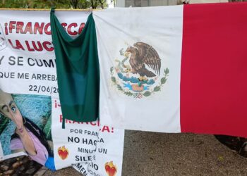 MADRES BUSCADORAS: Cumplen dos días en el aeropuerto de Cancún